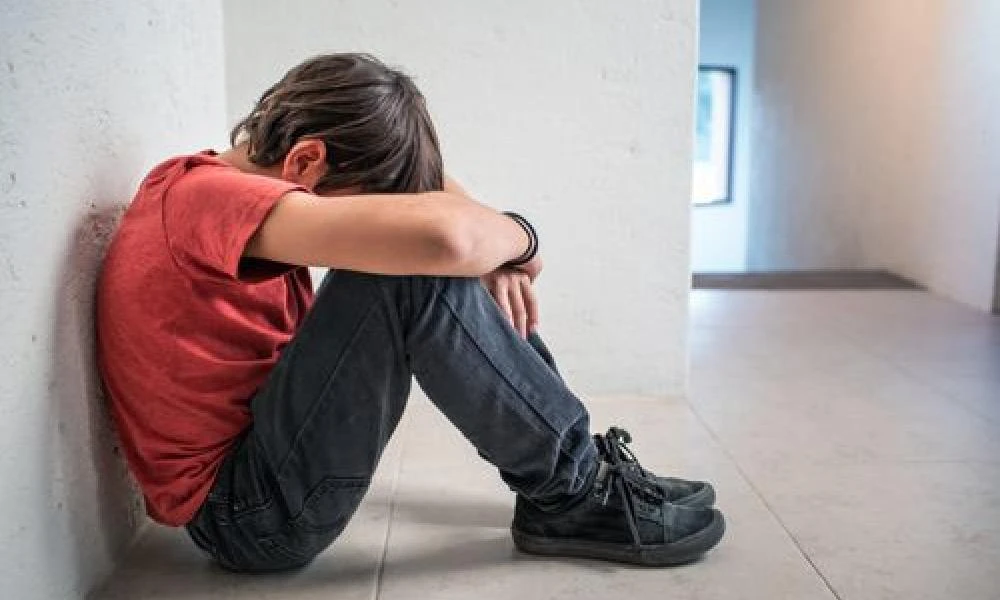 Φρίκη στο Ηράκλειο: 18χρονος κατήγγειλε τον νονό του ότι τον βίαζε από όταν ήταν 9 ετών